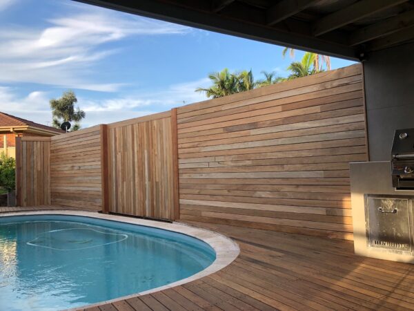 Pack lot 135x19mm Spotted Gum Decking